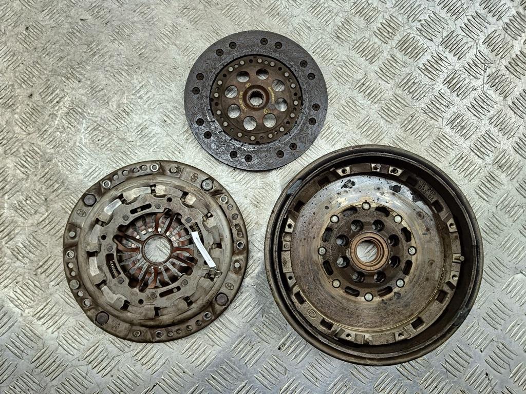 маховик Mercedes-Benz Vaneo W414 2002, 1.9 л., бензин, МКПП, чёрный, минивэн