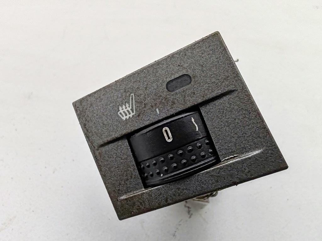 кнопка обогрева сидений Opel Vectra C 2007, 1.9 л., дизель, МКПП, чёрный, универсал, 13138251