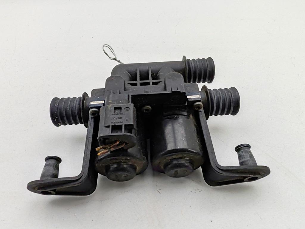 кран отопителя (печки) BMW 5 E60/E61 2003, 3.0 л., бензин, АКПП, серый, седан, 6931708