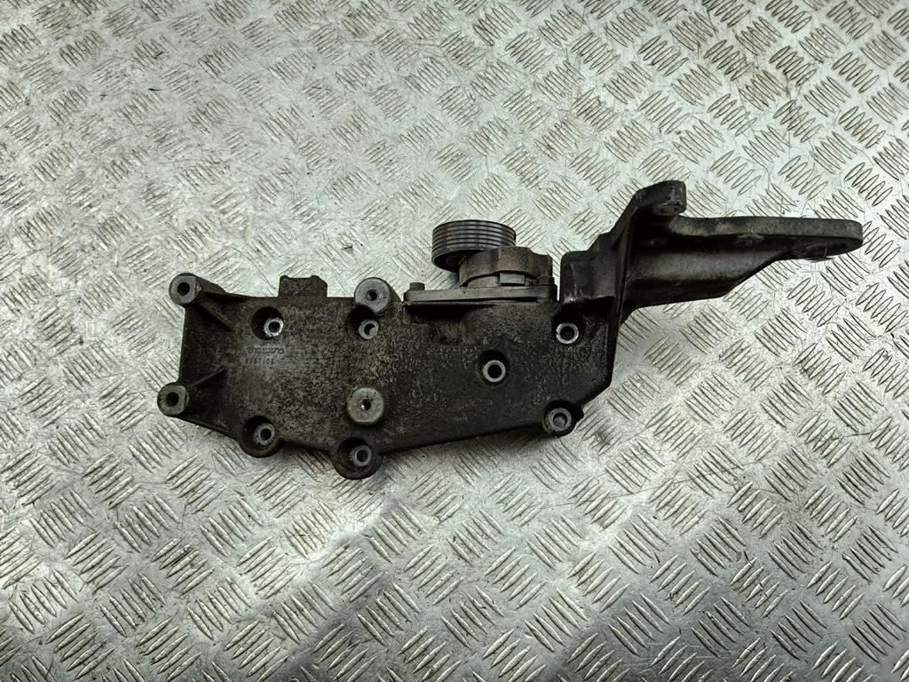 кронштейн генератора Volvo V70 2001, 2.4 л., бензин, МКПП, чёрный, универсал, 9497106