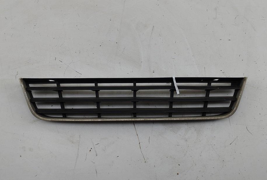 заглушка (решетка) в бампер Volkswagen Passat B6 2006, 1.9 л., дизель, МКПП, синий, универсал, 3C0853677
