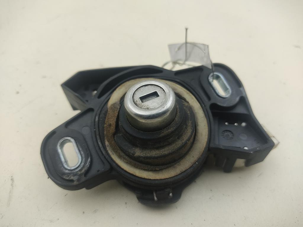 кнопка открытия багажника Opel Vectra C 2002, 1.8 л., бензин, МКПП, серый, седан, 9180101 - фото №1