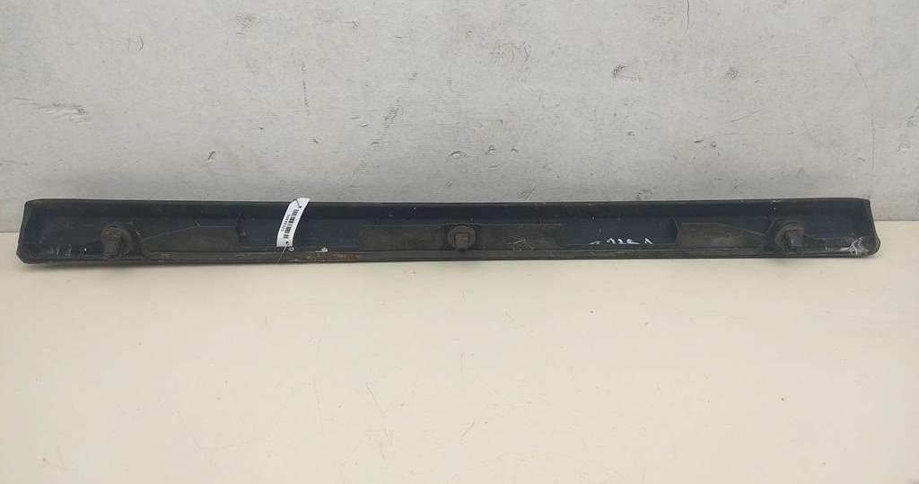 накладка подсветки номера Volkswagen Transporter T4 1996, 1.9 л., дизель, МКПП, белый, микроавтобус, 701827577 - фото №1