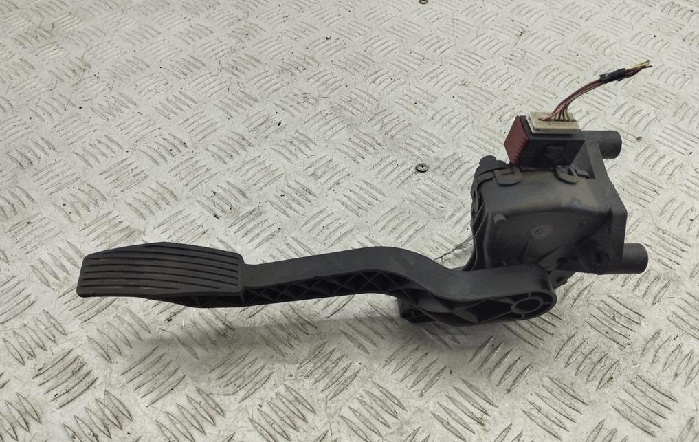 педаль Opel Corsa C 2003, 1.2 л., бензин, МКПП, серый, хетчбэк 5 дв., 9129423