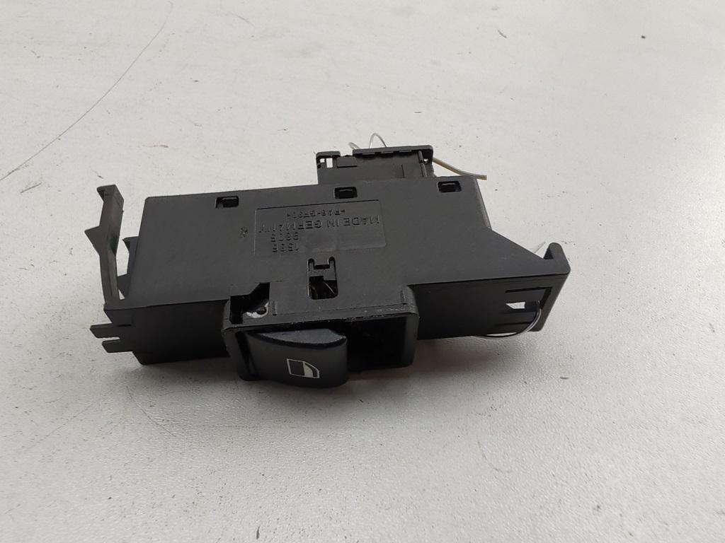 кнопка стеклоподъемника переднего правого BMW 3 E46 2002, 1.8 л., бензин, МКПП, чёрный, седан, 6902176