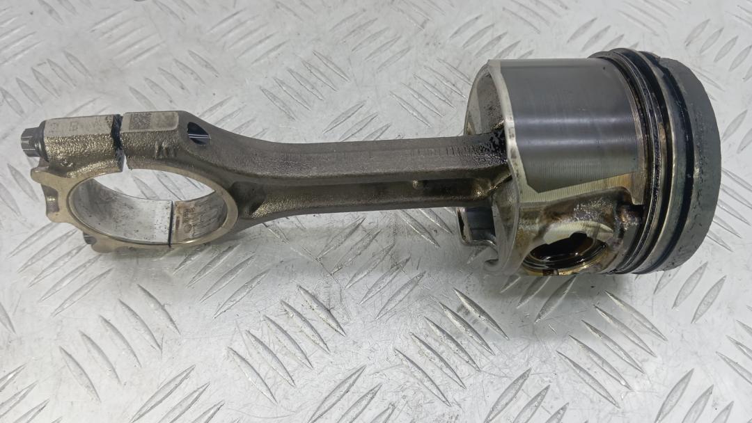 Поршень дизельный Hyundai ix35 1 поколение 2012, 1.7 л., дизель, МКПП, внедорожник 5 дв. - фото №1