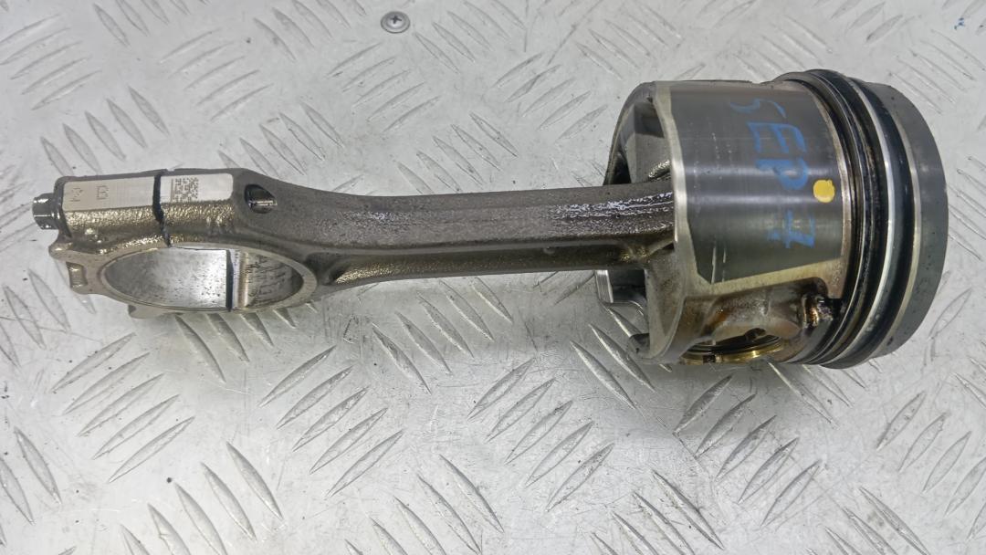 Поршень дизельный Hyundai ix35 1 поколение 2012, 1.7 л., дизель, МКПП, внедорожник 5 дв. - фото №1