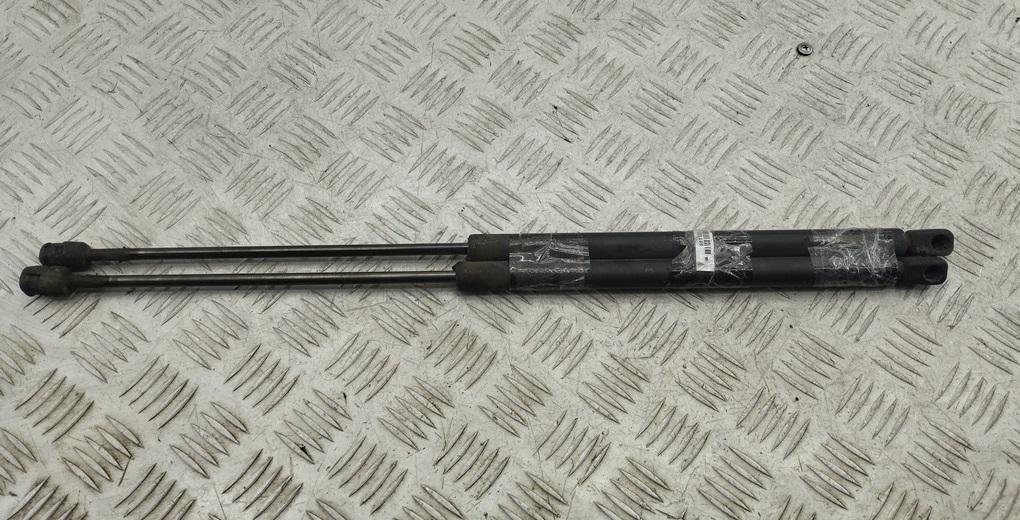 амортизатор крышки багажника (3-5 двери) Mitsubishi Carisma 1998, 1.6 л., бензин, МКПП, серый, хетчбэк 5 дв., MB927791
