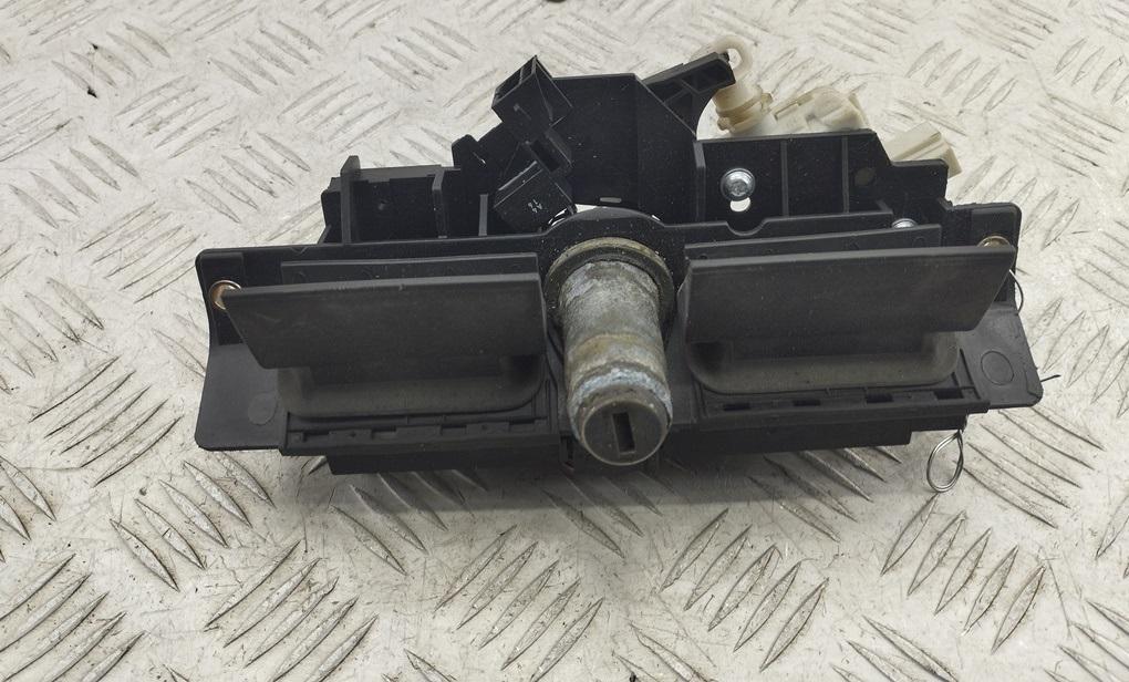 ручка крышки багажника Audi A6 C5 2002, чёрный, универсал, 8D9827565C