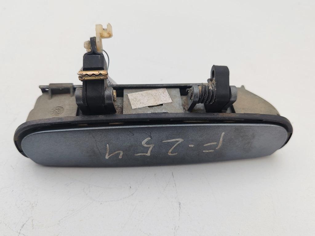 ручка наружная передняя правая Audi A6 C5 1997, 2.8 л., бензин, МКПП, серый, седан, 4B0839206