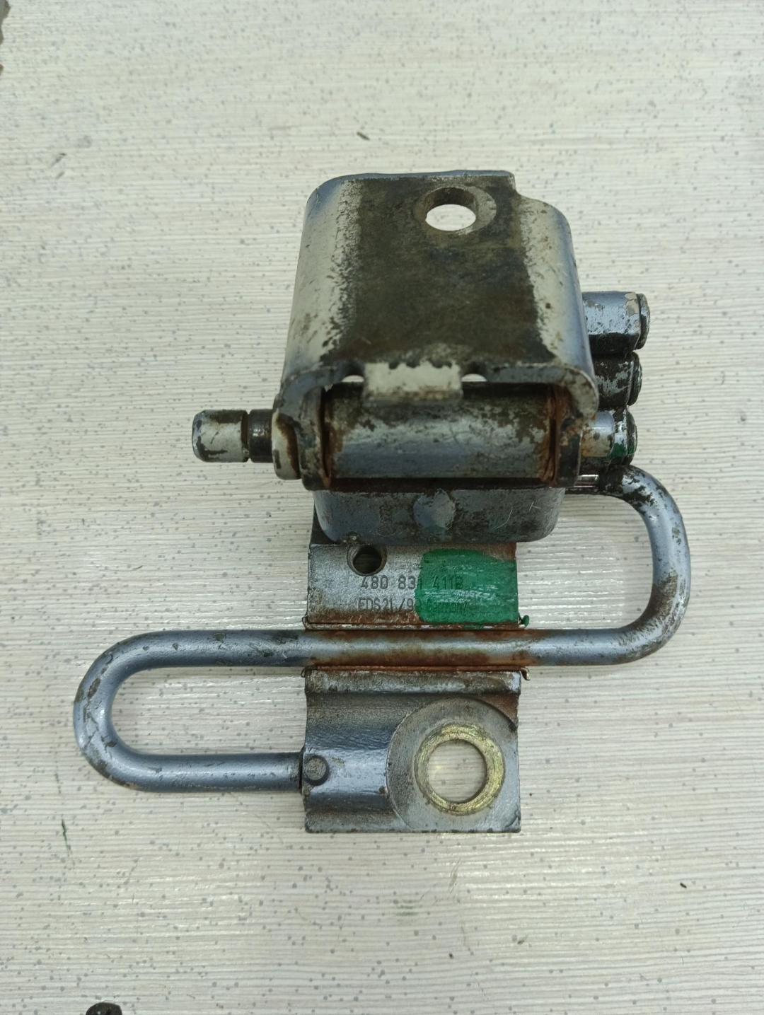 петля двери Volkswagen Golf-4 2001, серый, универсал, 4B0831411B, 4B0831401B