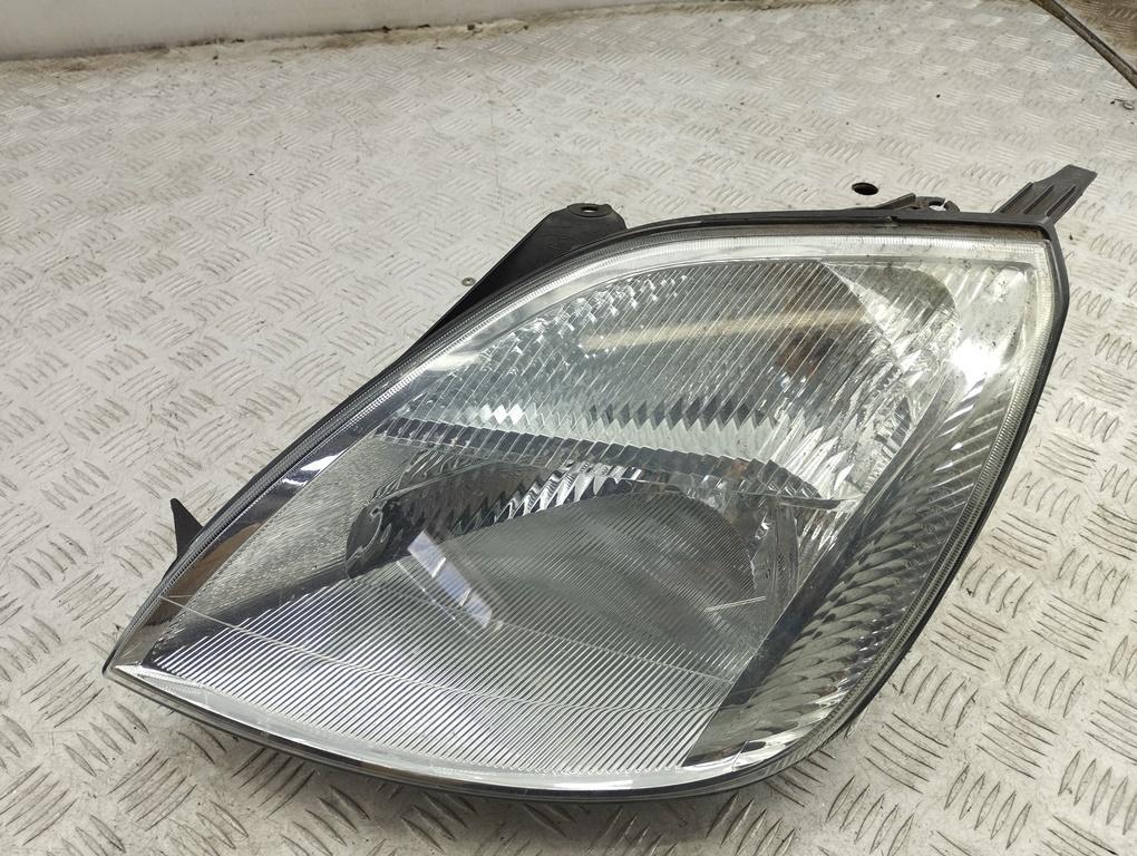 фара левая Ford Fiesta 2004, 1.3 л., бензин, МКПП, чёрный, хетчбэк 5 дв.