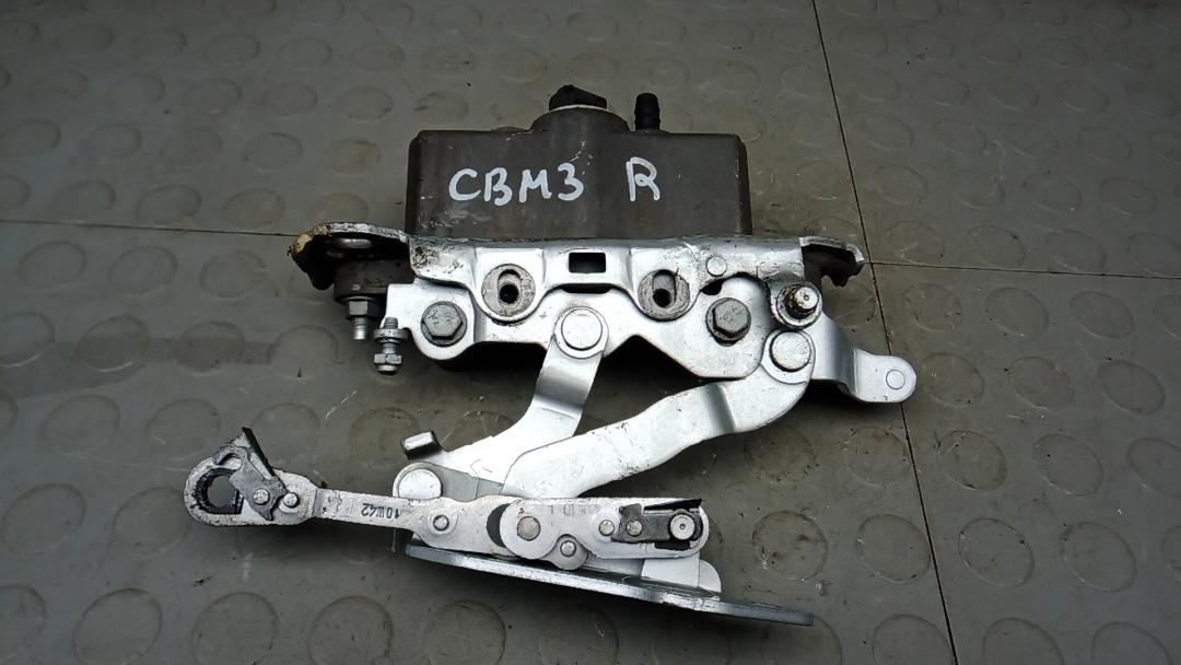 петля капота Mercedes-Benz E-Класс W212/S212/C207/A207 2011, 2.2 л., D CDi BlueTec, дизель, АКПП, седан - фото №1