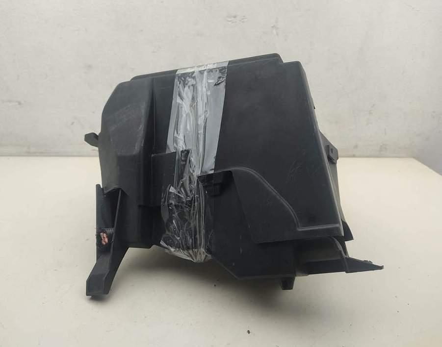 короб предохранителей Renault Megane II 2004, 1.6 л., бензин, МКПП, серый, универсал, 8200356339 - фото №1
