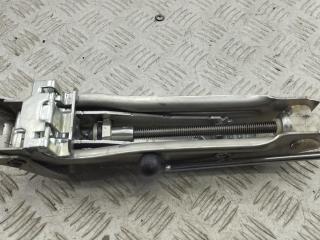 домкрат Audi A6 C5 2001, 2.4 л., бензин, АКПП, чёрный, седан, 8L0011031A