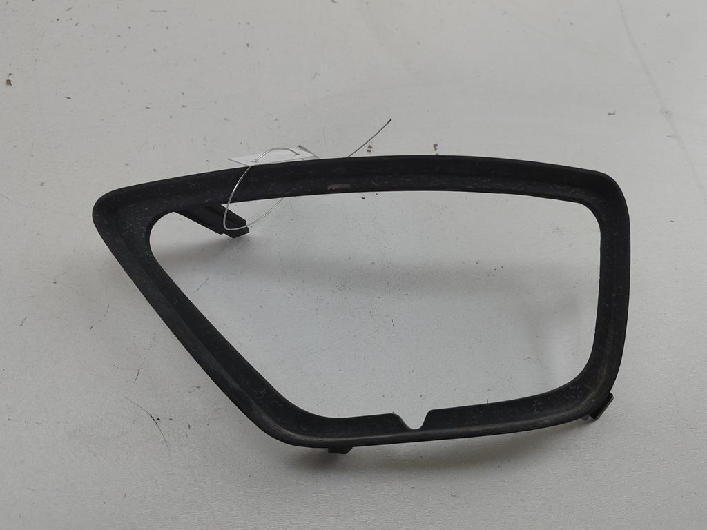 рамка фары противотуманной левой Ford Focus I 2002, 1.8 л., бензин, МКПП, серый, универсал, 2M5119953BEW - фото №1
