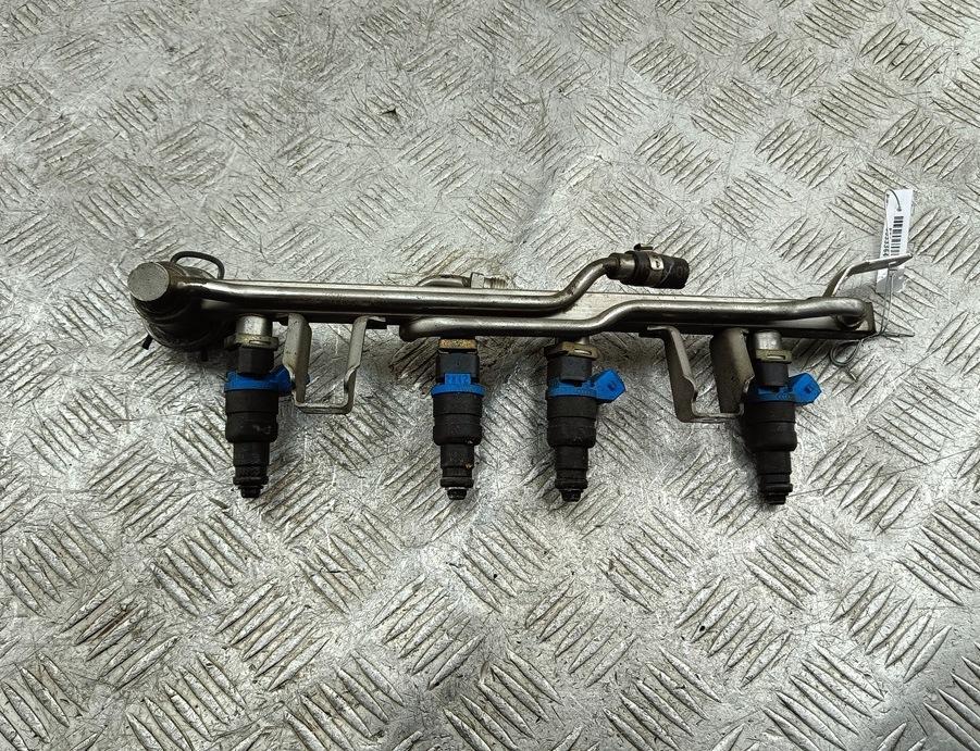Форсунка топливная (комплект) Volkswagen Passat B5 1999, 1.6 л., бензин, МКПП, серый, универсал, 06B133551L