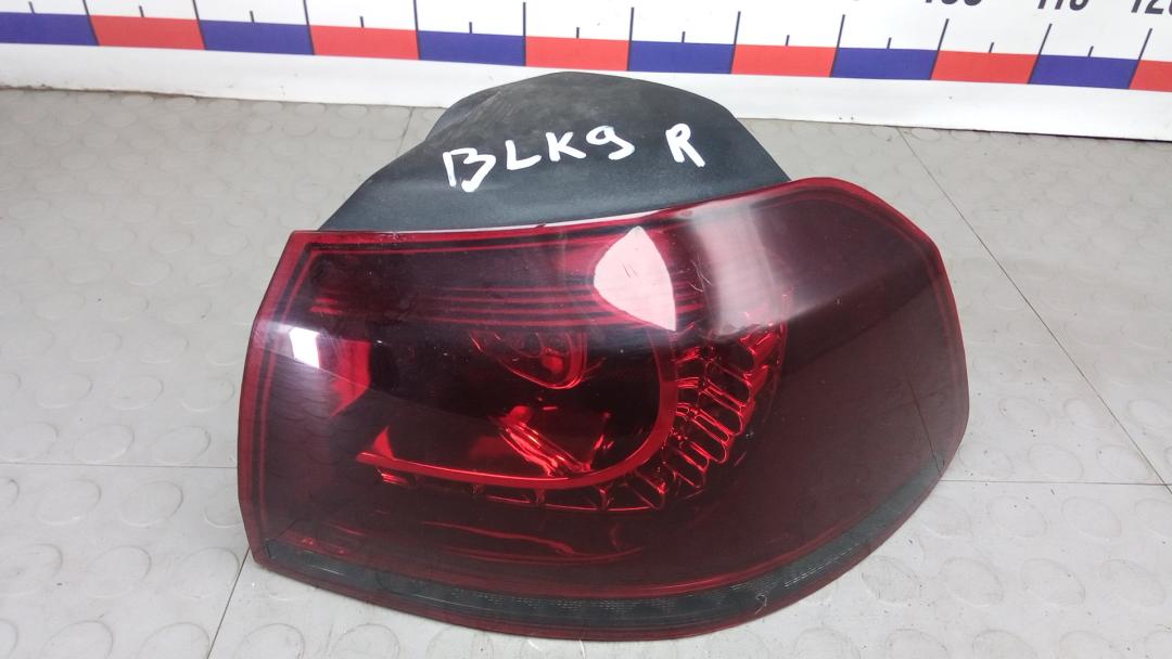 фонарь задний правый Volkswagen Golf 7 поколение 2012, 1.6 л., дизель, МКПП, хетчбэк 5 дв. - фото №1