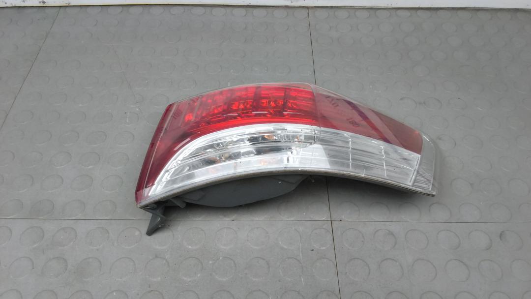 фонарь задний правый Toyota Avensis 2011, 1.8 л., бензин, МКПП, седан