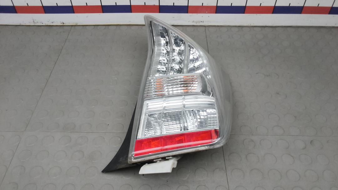 фонарь задний правый Toyota Prius 2010, 1.8 л., бензин, АКПП, хетчбэк 5 дв., 8155047122
