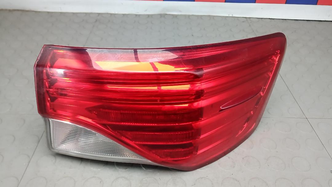 фонарь задний правый Toyota Avensis 2012, 2.0 л., дизель, МКПП, седан