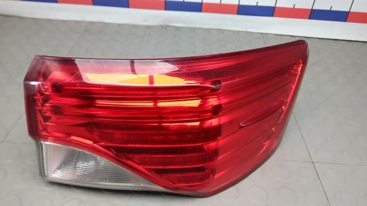 фонарь задний правый Toyota Avensis 2012, 2.0 л., дизель, МКПП, седан