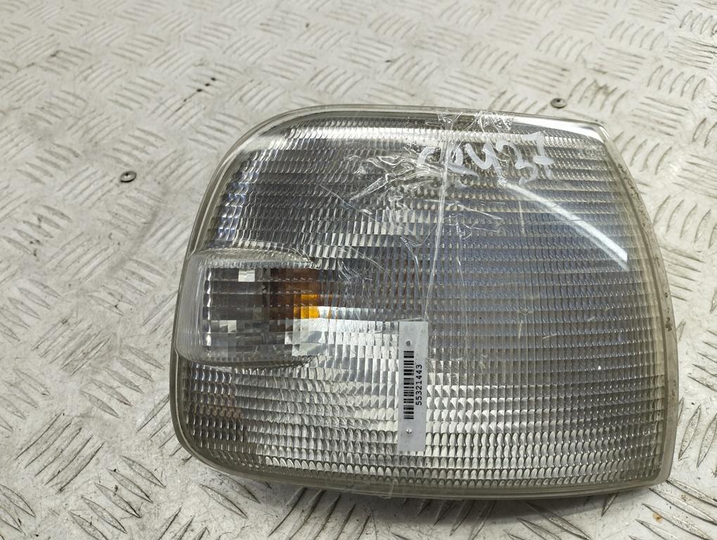 Поворотник (указатель поворота) правый Volkswagen Transporter T4 1997, 2.5 л., дизель, МКПП, синий, микроавтобус, 701953042 - фото №1