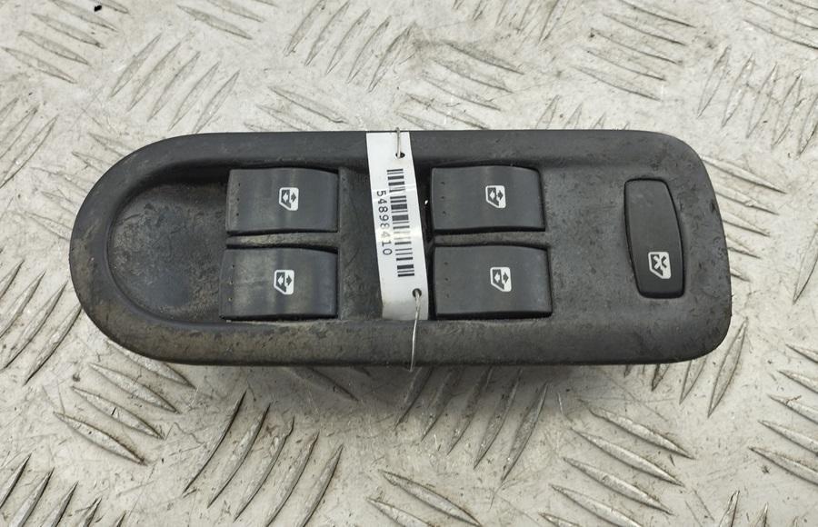 блок управления стеклоподъемниками Renault Megane II 2005, 1.6 л., бензин, МКПП, серый, универсал, 156018070 - фото №1