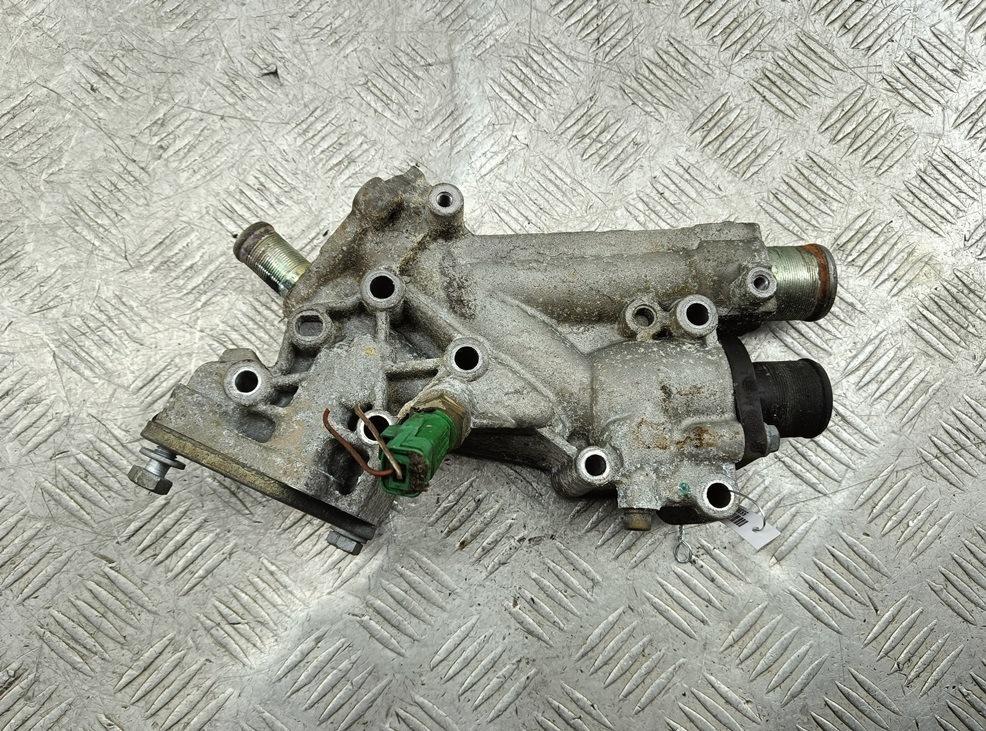 корпус термостата Peugeot 307 2004, 2.0 л., бензин, МКПП, чёрный, кабриолет, 9635696080
