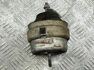 подушка крепления двигателя Volkswagen Passat B5 1997, 1.6 л., бензин, МКПП, красный, седан, 8D0199379J