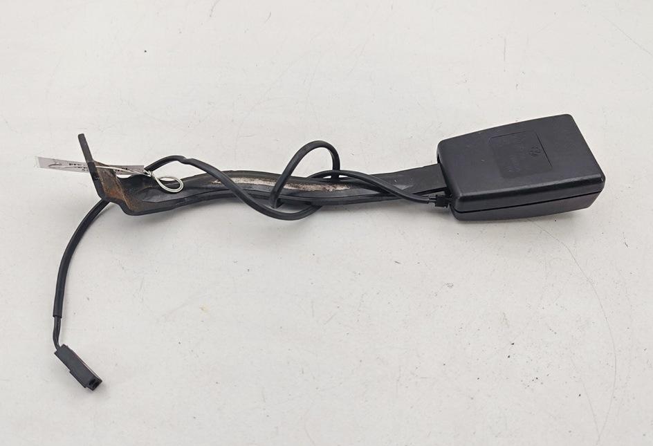 замок ремня безопасности Volkswagen Passat B6 2007, 2.0 л., дизель, МКПП, серый, седан, 3C0857756QVZ