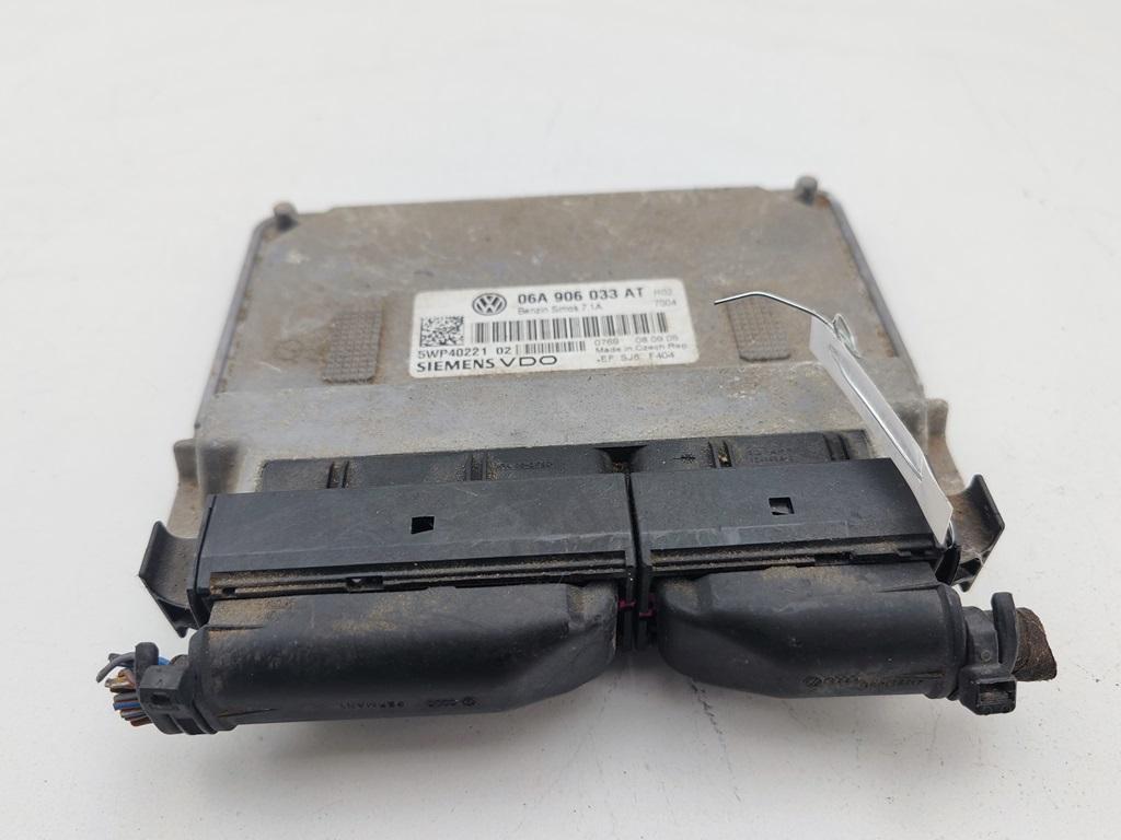 ЭБУ Volkswagen Passat B6 2005, 1.6 л., бензин, МКПП, чёрный, универсал, 06A906033AT