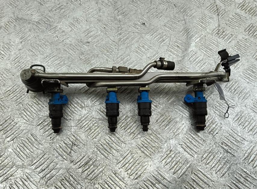 Форсунка топливная (комплект) Volkswagen Passat B5 1997, 1.6 л., бензин, МКПП, красный, седан, 06B133551