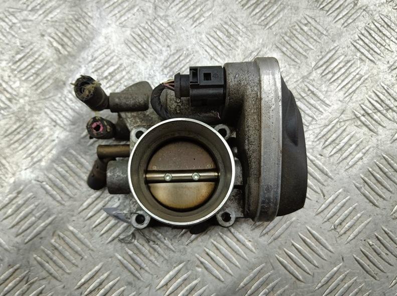 заслонка дроссельная Volkswagen Passat B6 2005, 1.6 л., бензин, МКПП, чёрный, универсал, 06A133062AT