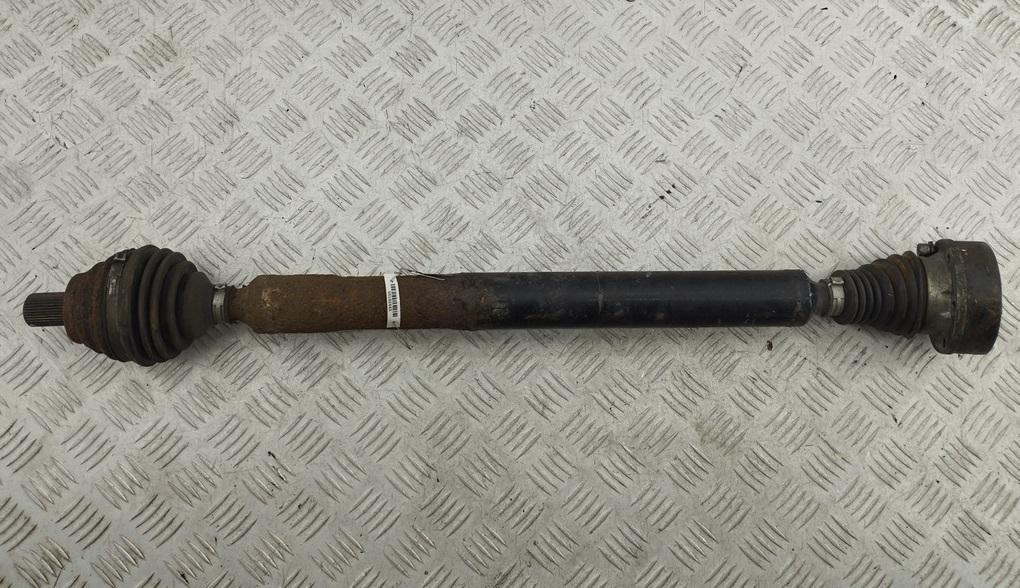 полуось передняя правая (приводной вал, ШРУС) Volkswagen Passat B6 2005, 1.6 л., бензин, МКПП, чёрный, универсал