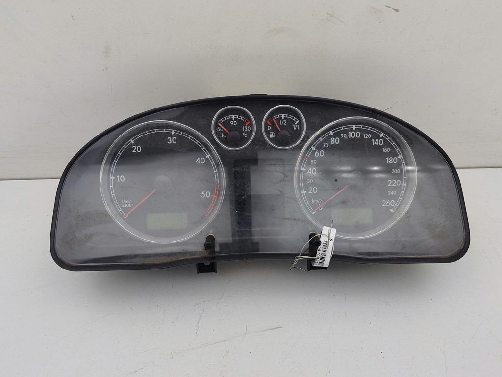 приборная панель Volkswagen Passat B5+ (GP) 2002, 1.9 л., дизель, МКПП, чёрный, универсал, 3B0920827A - фото №1