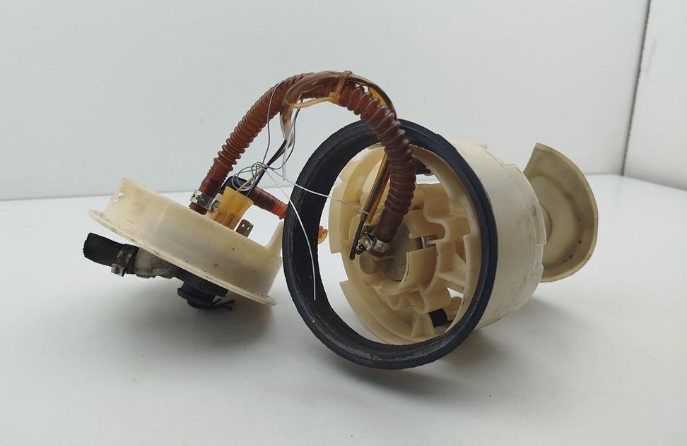 насос топливный Volkswagen Passat B5 1997, 1.8 л., бензин, МКПП, красный, универсал, 8E0906087D