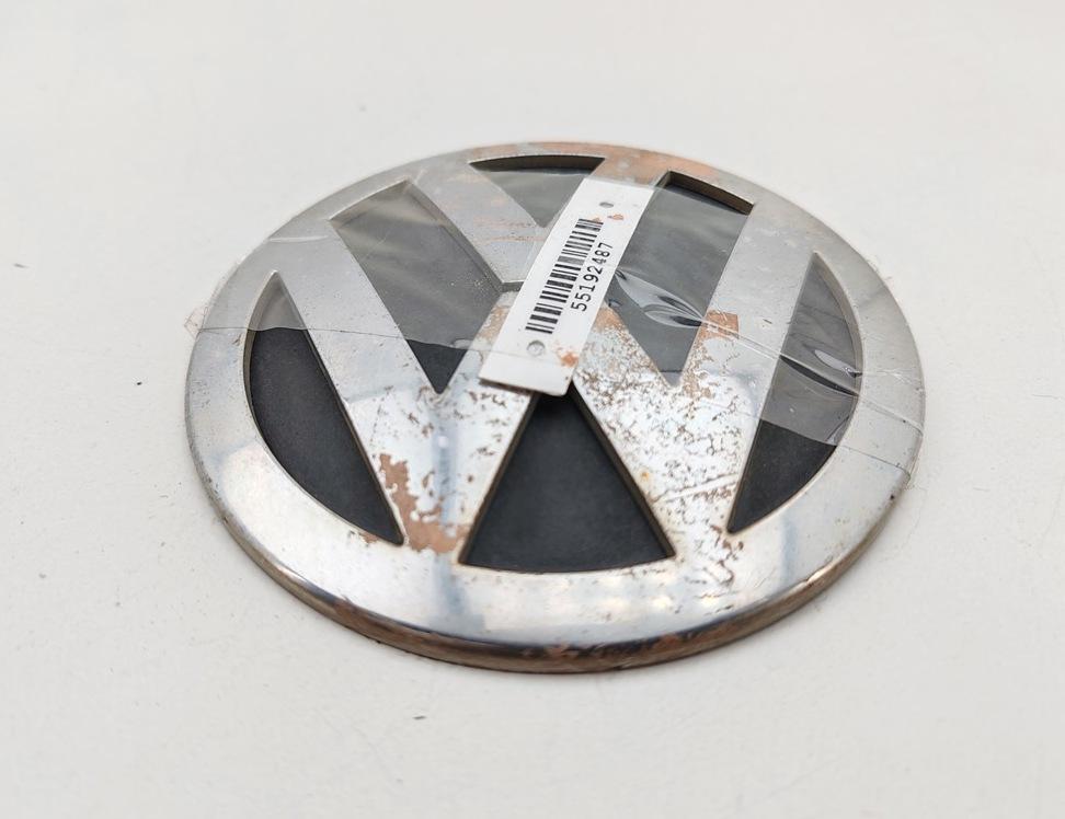 эмблема Volkswagen Passat B6 2005, 1.6 л., бензин, МКПП, чёрный, универсал, 3C9853630