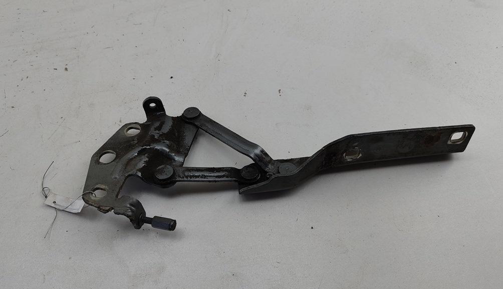 петля капота правая Volkswagen Passat B6 2005, чёрный, универсал, 3C0823302D