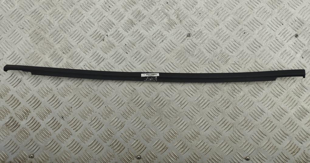 Молдинг стекла двери задней левой наружный Volkswagen Passat B5 2000, 1.6 л., бензин, МКПП, красный, универсал - фото №1
