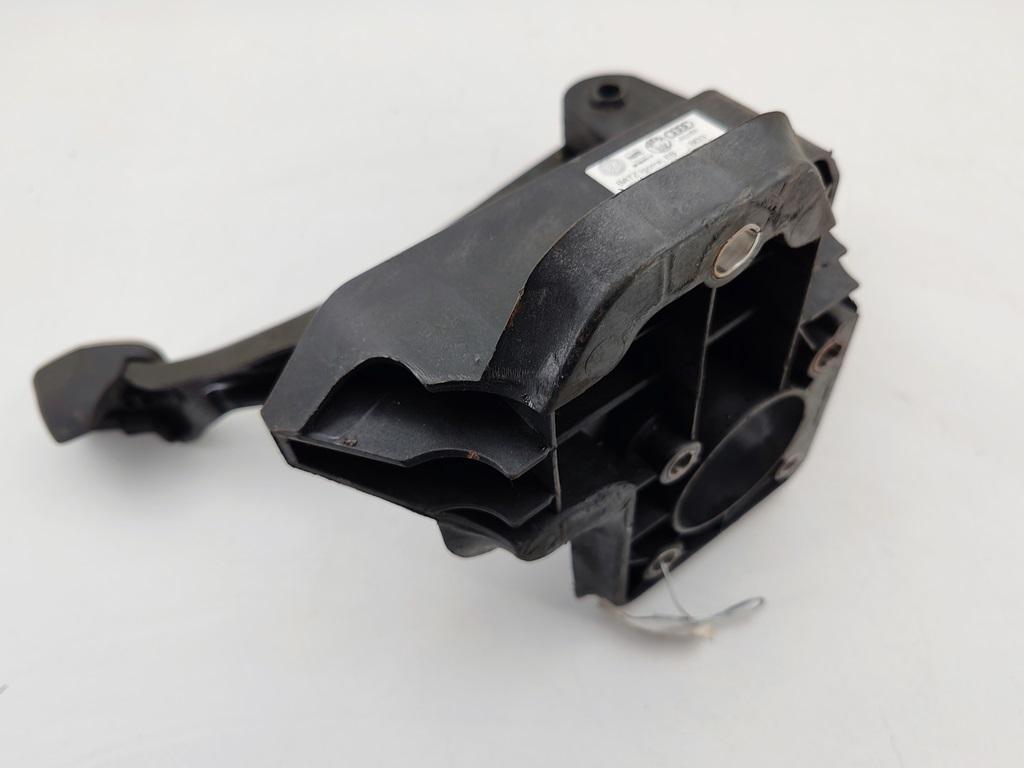 педаль тормоза Skoda Fabia mk2 (5J) 2011, 1.2 л., бензин, МКПП, красный, хетчбэк 5 дв., 6R1721058B