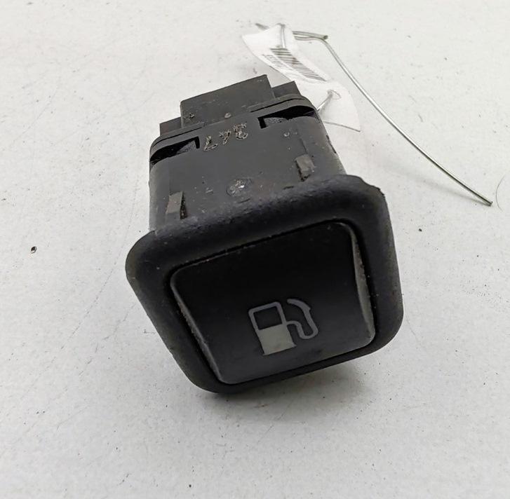 кнопка открытия багажника Volkswagen Passat B5 1997, 1.6 л., бензин, МКПП, красный, седан, 3B0959833A