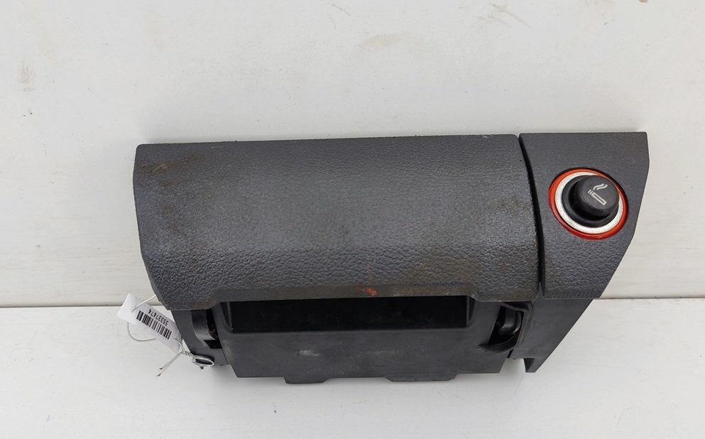пепельница Volkswagen Touran 2008, 2.0 л., дизель, МКПП, синий, минивэн, 1T1857961H