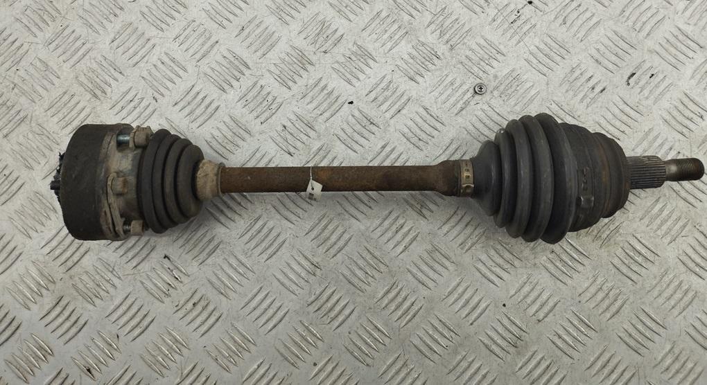 полуось передняя левая (приводной вал, ШРУС) Volkswagen Golf-4 2000, 1.9 л., дизель, МКПП, чёрный, хетчбэк 3 дв. - фото №1