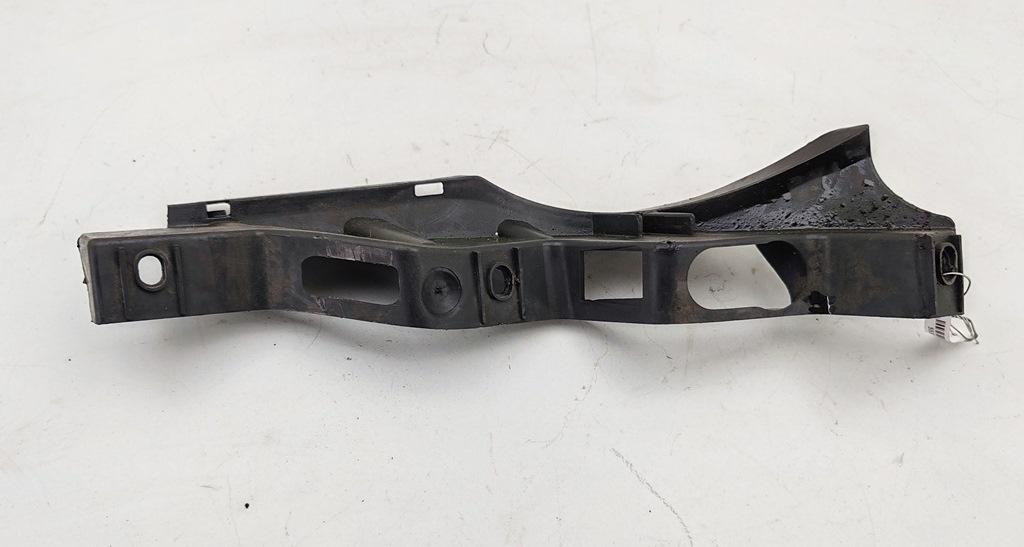 кронштейн переднего бампера Volkswagen Passat B6 2009, 1.4 л., бензин, АКПП, чёрный, универсал, 3C0807890