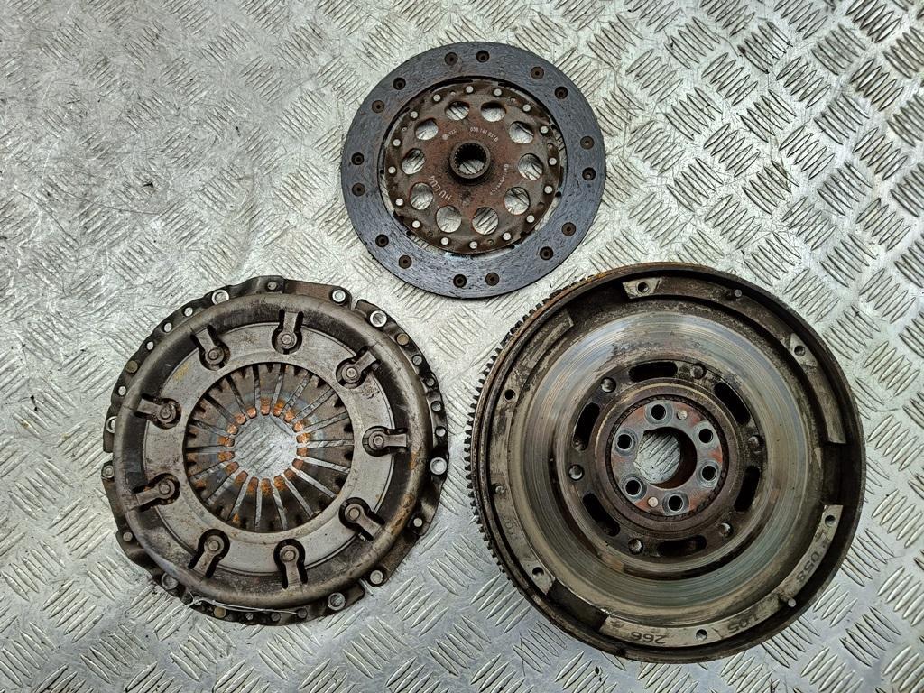 маховик Volkswagen Passat B5 1998, 1.6 л., бензин, МКПП, синий, универсал, 058105266