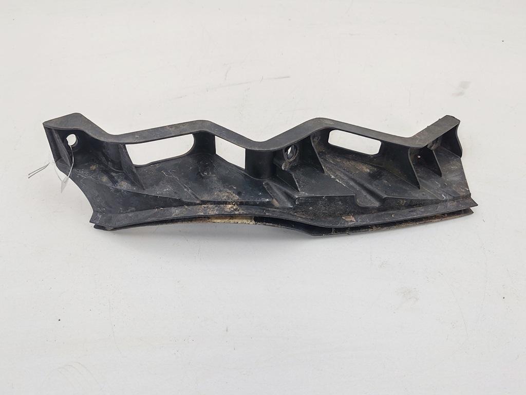 кронштейн переднего бампера Volkswagen Passat B6 2005, 1.6 л., бензин, МКПП, чёрный, универсал, 3C0807889