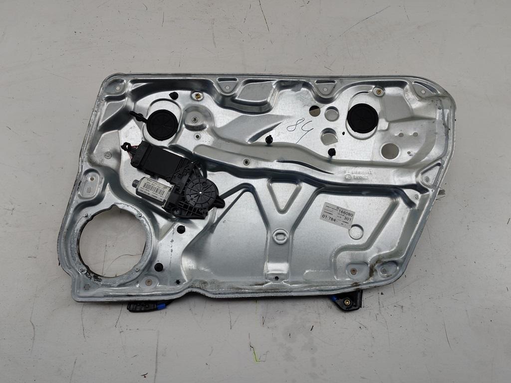 стеклоподъемник электрический передний правый Volkswagen Passat B5+ (GP) 2002, 2.0 л., бензин, МКПП, серый, универсал, 3B4837756D - фото №1