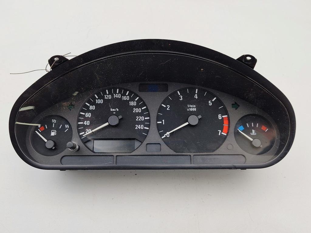 приборная панель BMW 3 E36 1996, 1.6 л., бензин, МКПП, зелёный, хетчбэк 3 дв., 8360482 - фото №1