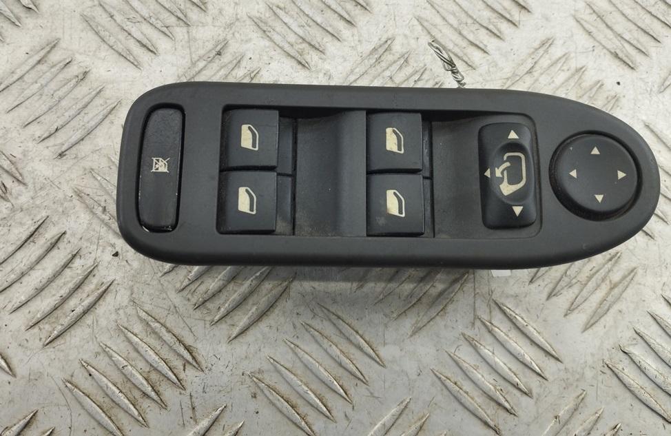 блок управления стеклоподъемниками Citroen C5 2005, 2.0 л., дизель, АКПП, серый, хетчбэк 5 дв., 96514299